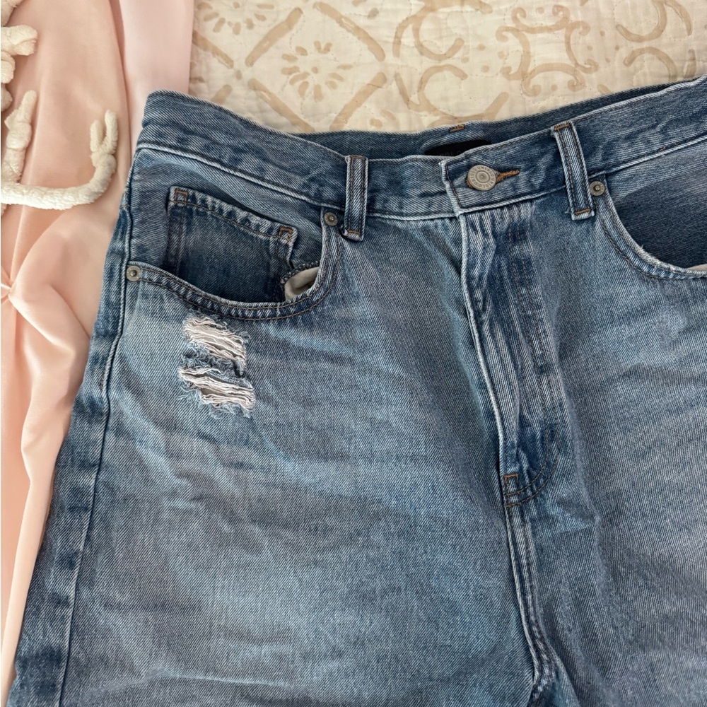 UNIQLO high waisted denim shorts - Picture 2 of 8
